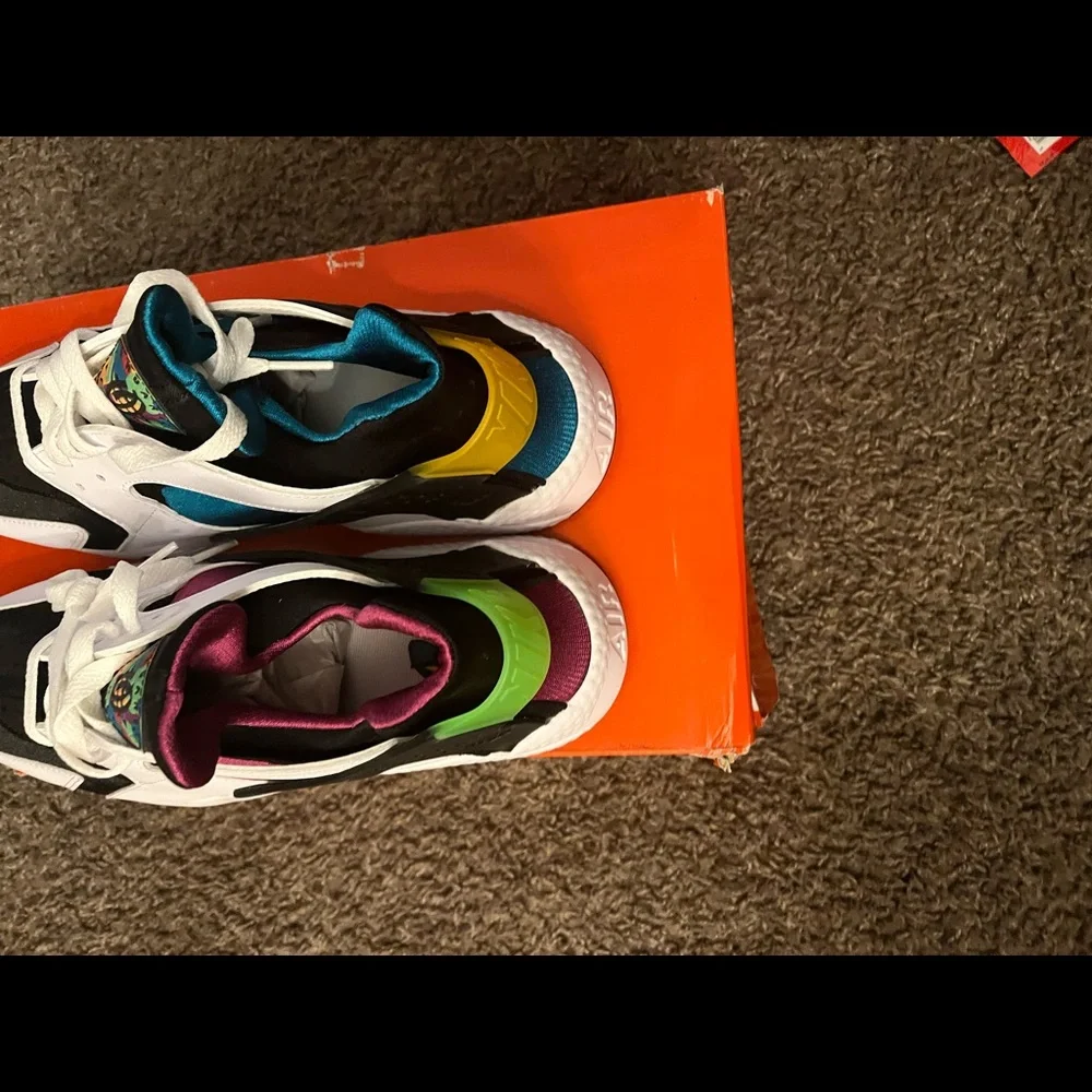 Nike peace love swoosh huaraches - Picture 3 of 5